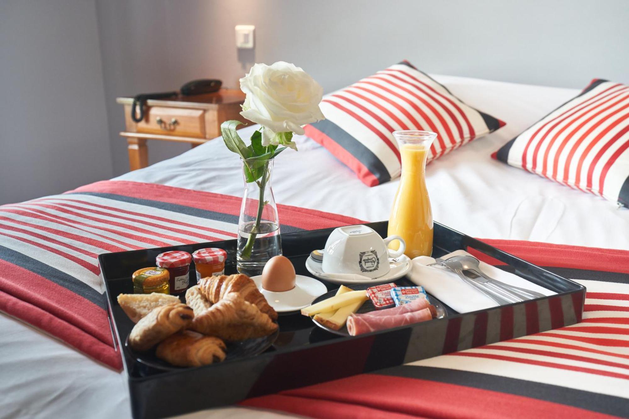 Logis Hotel De La Tour ليبورن المظهر الخارجي الصورة