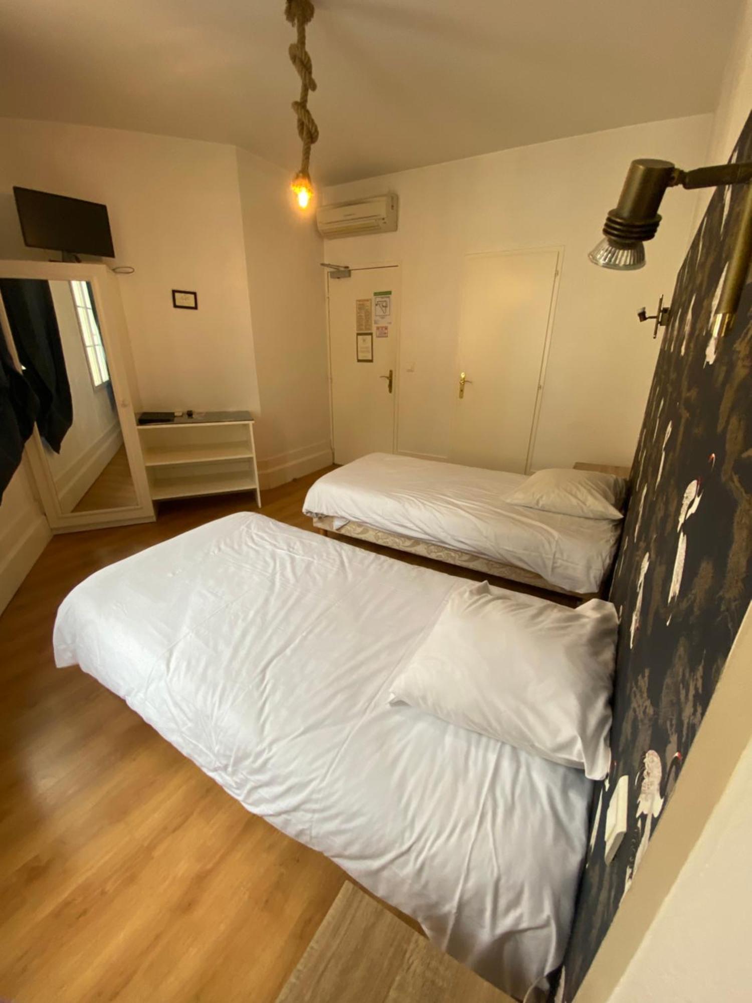 Logis Hotel De La Tour ليبورن المظهر الخارجي الصورة