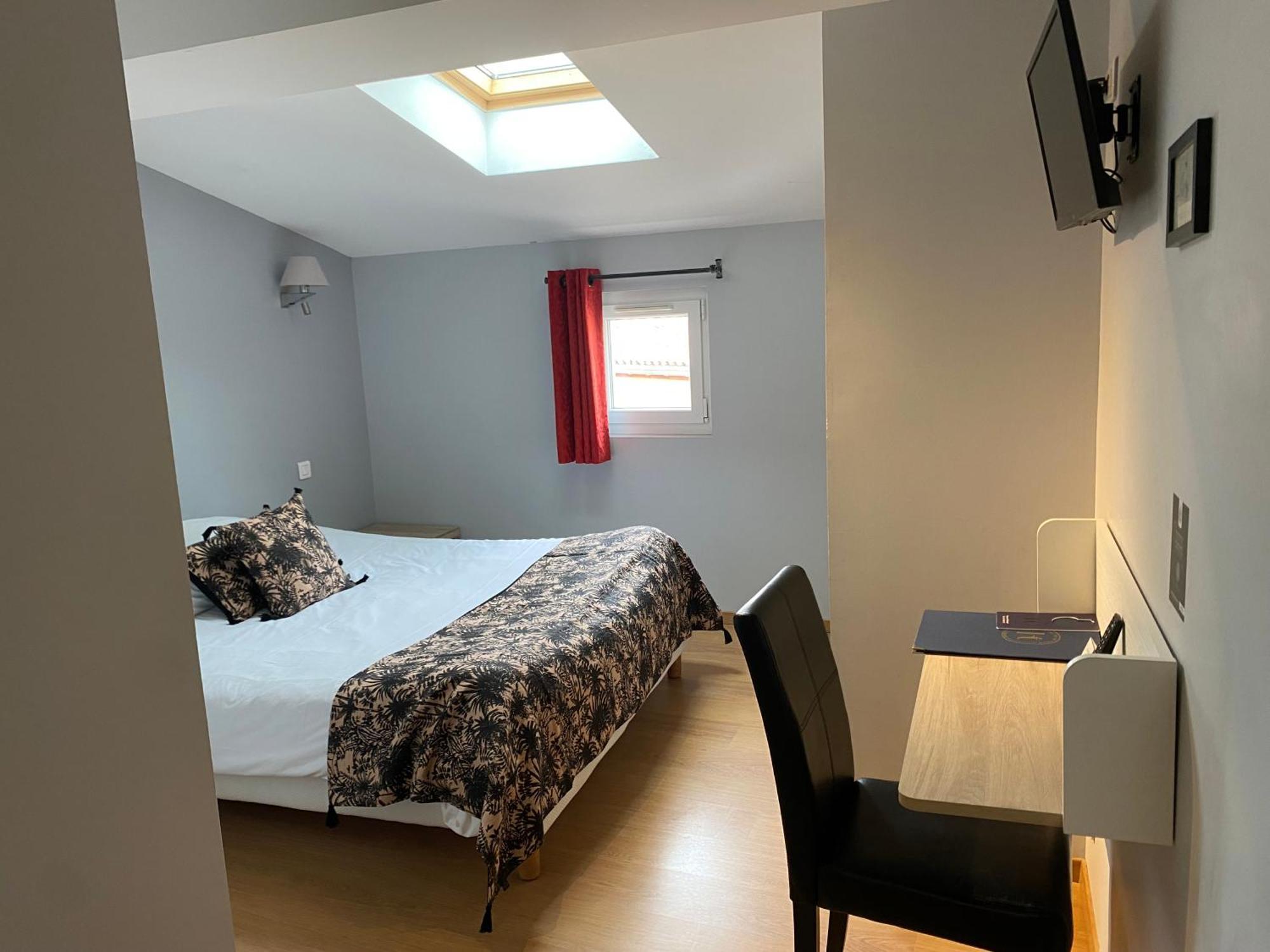 Logis Hotel De La Tour ليبورن المظهر الخارجي الصورة